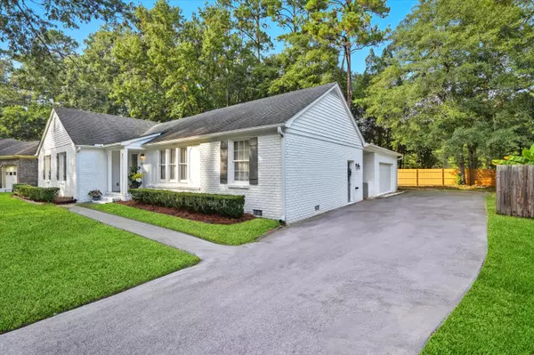 Summerville, SC 29485,305 Runnymede Ln