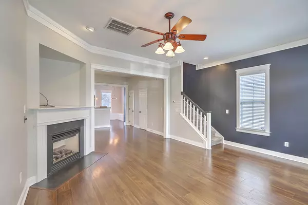 Summerville, SC 29483,328 Barberry St