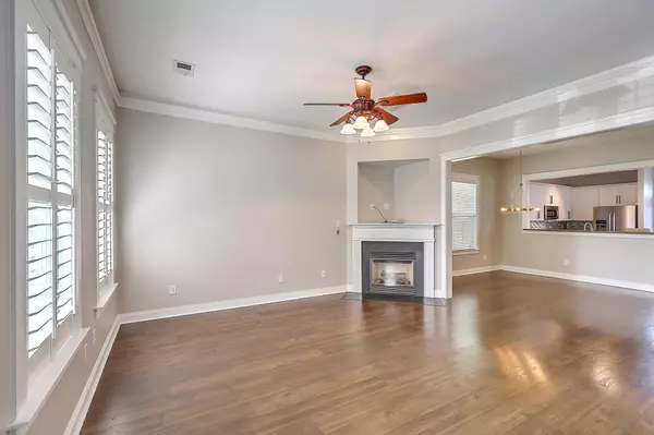 Summerville, SC 29483,328 Barberry St