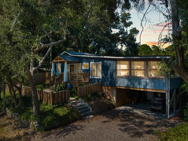 Folly Beach, SC 29439,212 E Hudson Ave