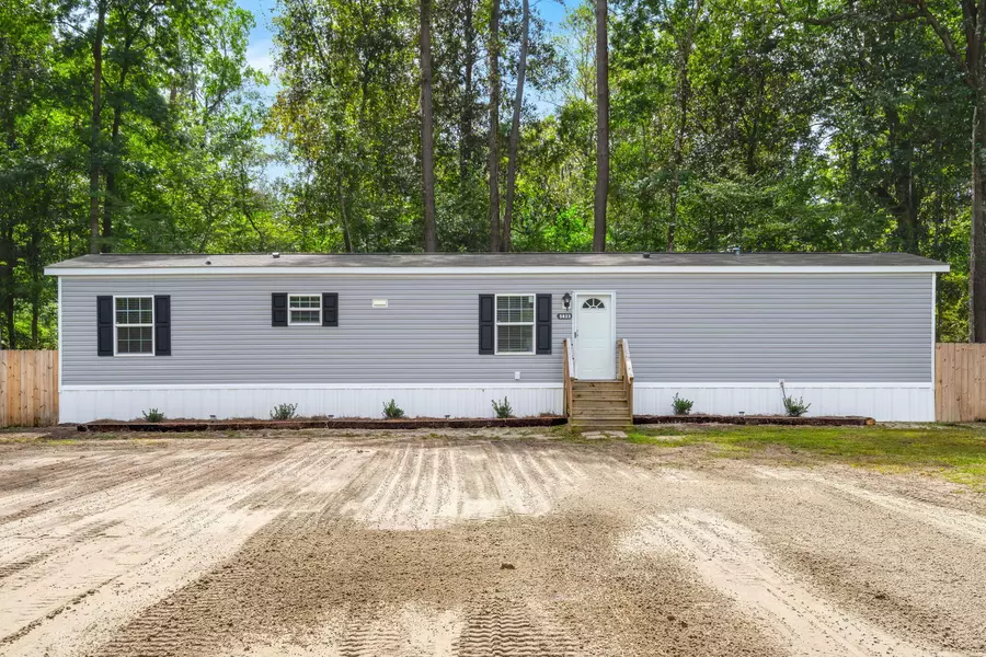 5823 Glifton Ave, Ravenel, SC 29470