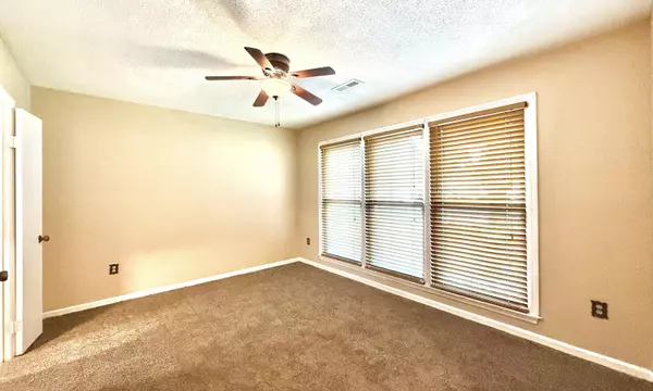 North Charleston, SC 29418,4332 Cheviot Dr