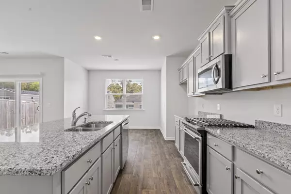 186 Cloverleaf St, Summerville, SC 29483