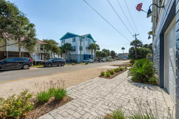 Folly Beach, SC 29439,608 E Arctic Ave