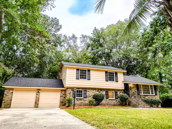 Summerville, SC 29485,208 Foxcroft Ln