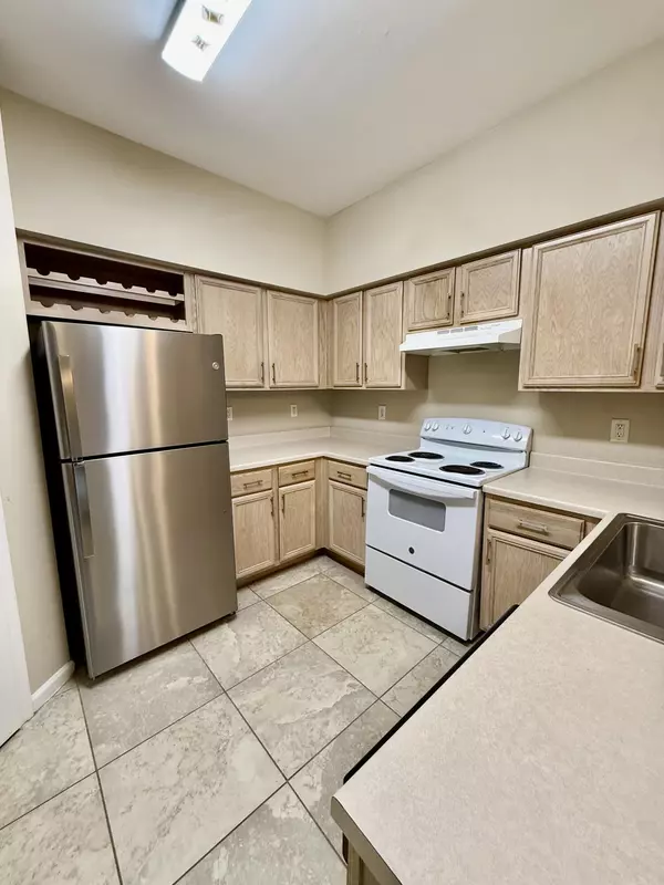 Charleston, SC 29412,700 Daniel Ellis Dr #14104