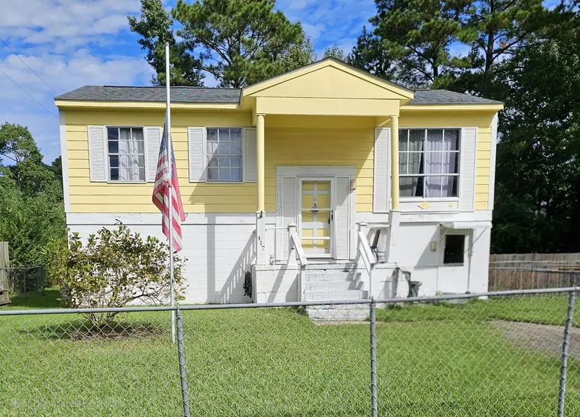 417 Robin Dr, Goose Creek, SC 29445