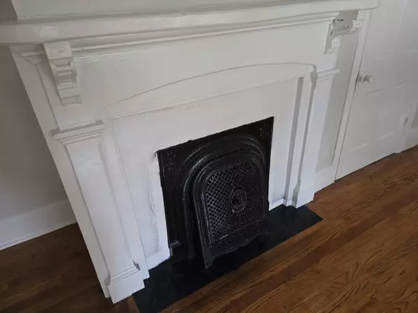 Summerville, SC 29483,829 W 1st North St