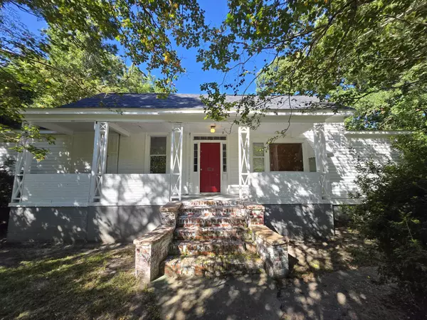 Summerville, SC 29483,829 W 1st North St