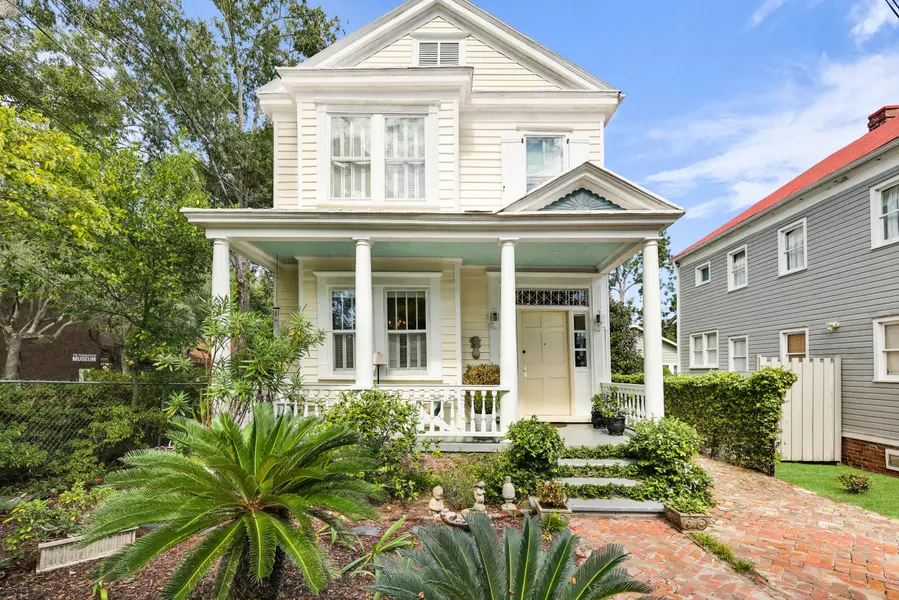 12 John St, Charleston, SC 29403