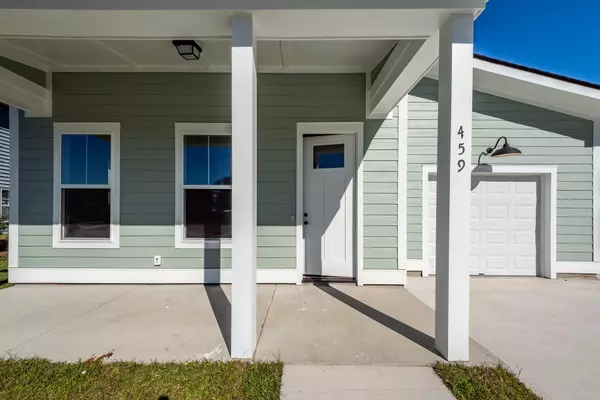 Huger, SC 29450,459 Sablewood Dr