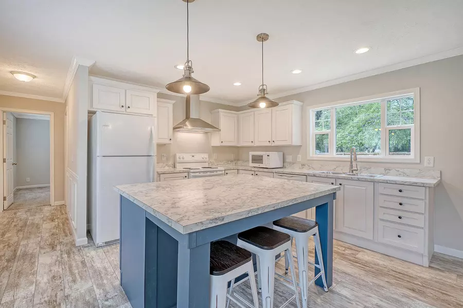 12041 Old Number Six Hwy, Eutawville, SC 29048