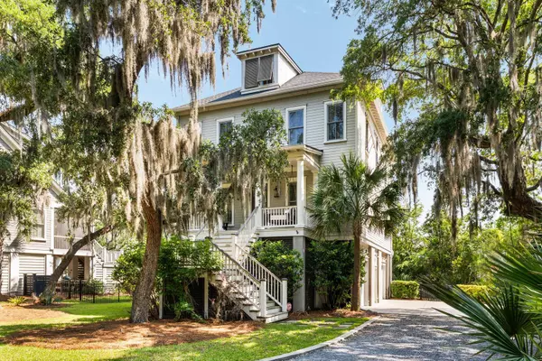 1878 Headquarters Plantation Dr, Johns Island, SC 29455
