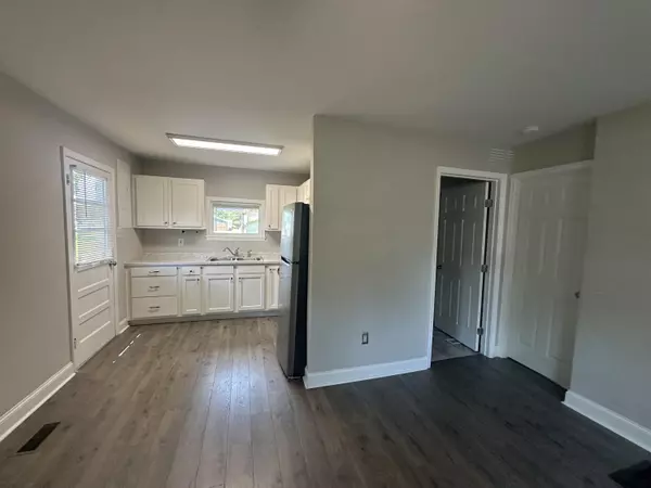 Summerville, SC 29483,106 N Magnolia St