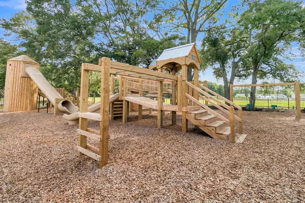 Summerville, SC 29483,317 Casein St