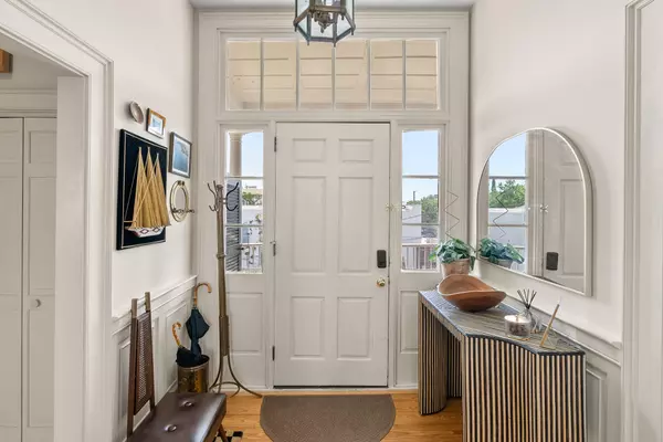 Charleston, SC 29401,286 Meeting St #C