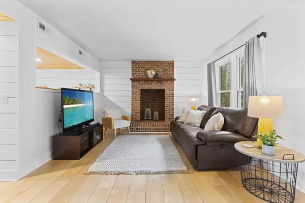 Mount Pleasant, SC 29464,733 Harbor Ln