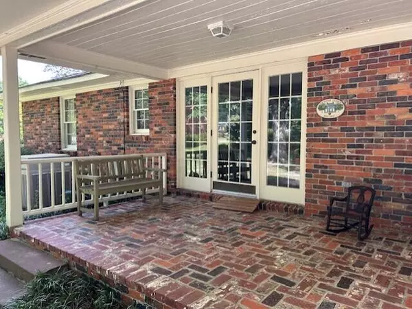 Manning, SC 29102,617 Pickwood Dr