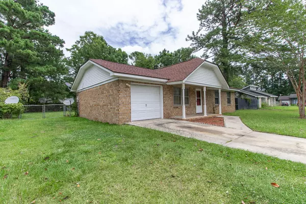 Summerville, SC 29483,102 Wadmalaw Cir