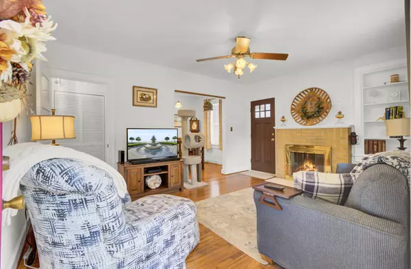 Hanahan, SC 29410,1211 Vienna Woods Rd