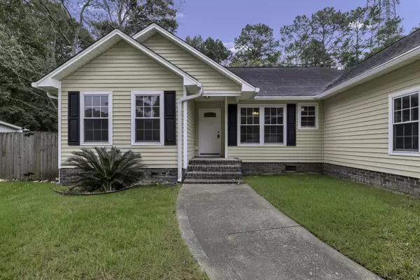 212 Trestlewood Dr, Summerville, SC 29486