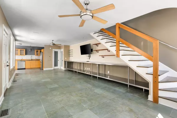 Charleston, SC 29403,87 America St #A