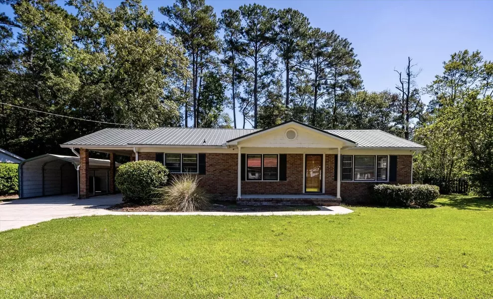 105 Pinewood St, Walterboro, SC 29488