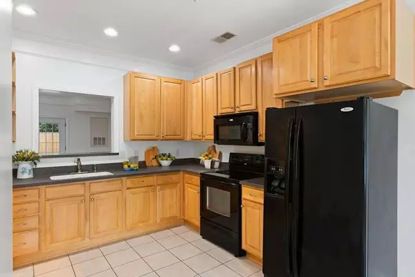 Charleston, SC 29412,241 Howle Ave #G