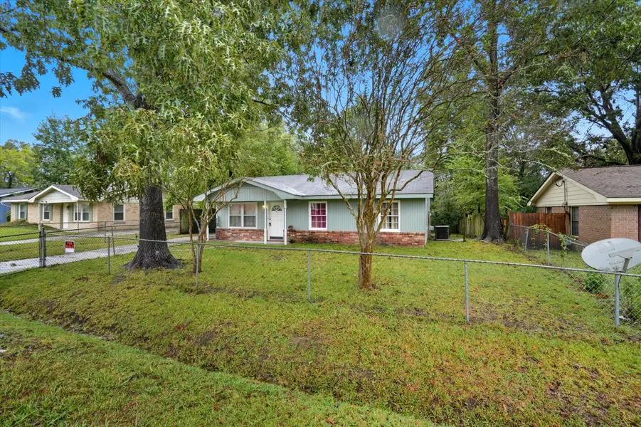 405 Madeline Dr, Goose Creek, SC 29445