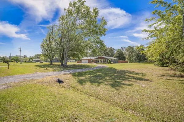 Bonneau, SC 29431,208 Mini Farm Rd