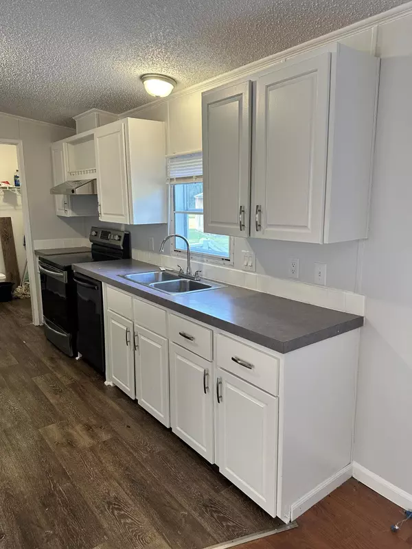 Olanta, SC 29114,4913 Woods Bay Rd