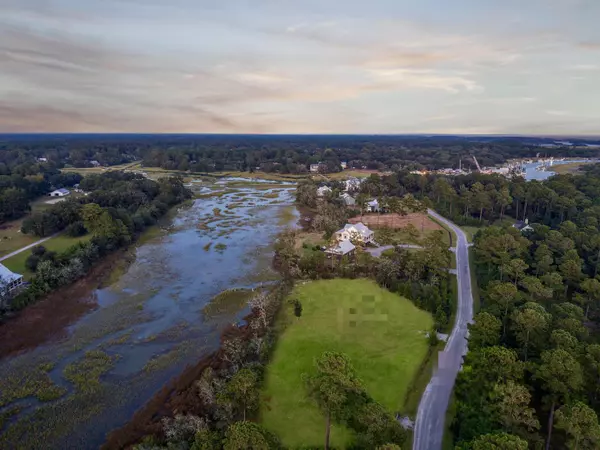 Mcclellanville, SC 29458,696 Broadmarsh Rd