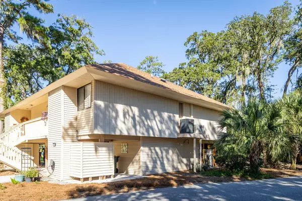Edisto Island, SC 29438,829 Club Cottage Rd