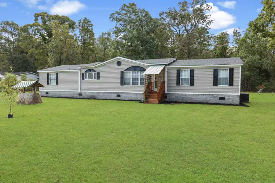 185 Moncks Corner Rd, Eutawville, SC 29048