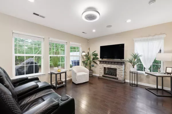 North Charleston, SC 29420,5150 Trump St #1401