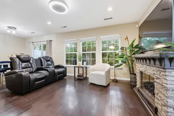 North Charleston, SC 29420,5150 Trump St #1401