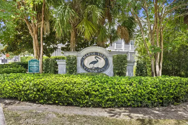 210 Winding River Dr, Johns Island, SC 29455