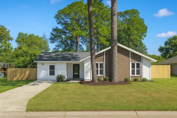 310 Blue Fox Ln, Goose Creek, SC 29445