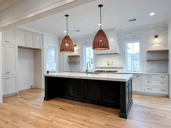 Mount Pleasant, SC 29466,3886 Summerton St