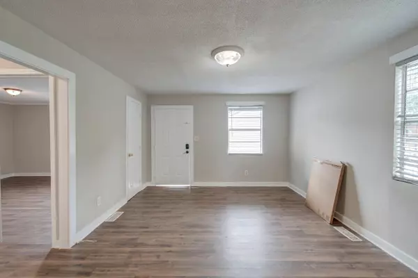 North Charleston, SC 29405,4989 Chateau Ave