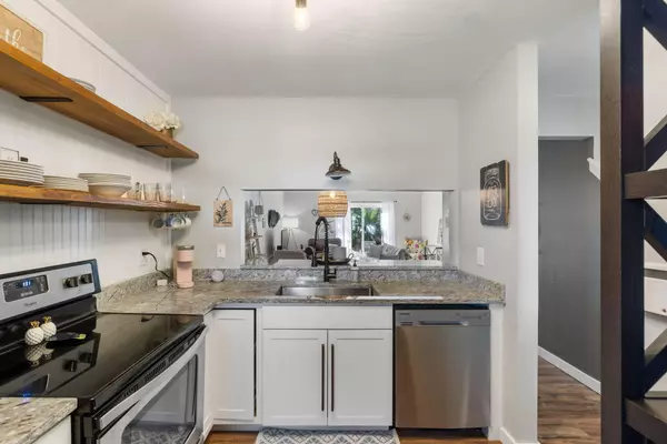 Charleston, SC 29412,262 Stefan Dr #10f