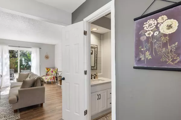 Charleston, SC 29412,262 Stefan Dr #10f