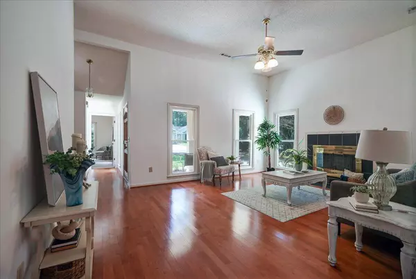 Summerville, SC 29485,115 Saint Awdry St