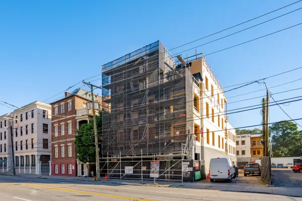 Charleston, SC 29401,284 Meeting St #202