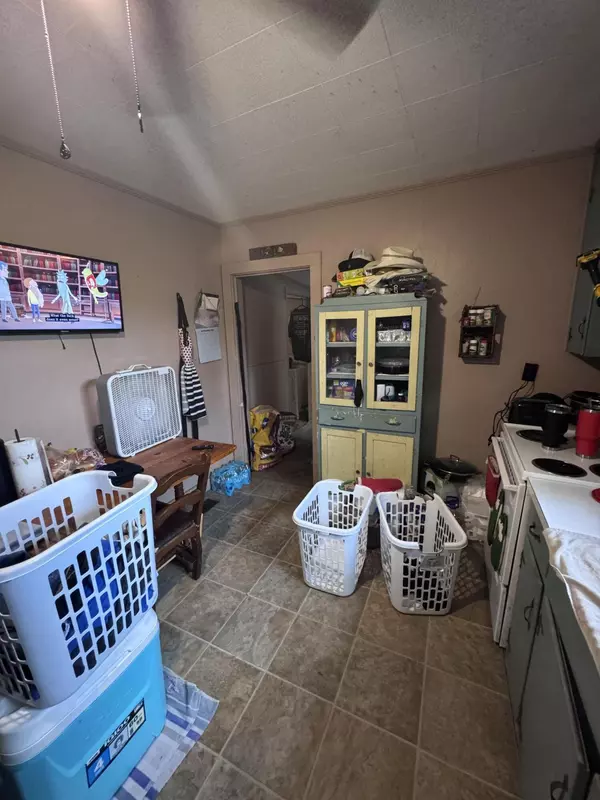 Hampton, SC 29924,808 W 1st St