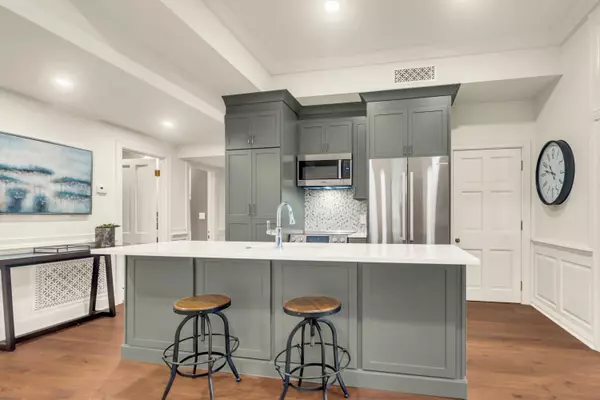 Charleston, SC 29401,49 Broad St #1