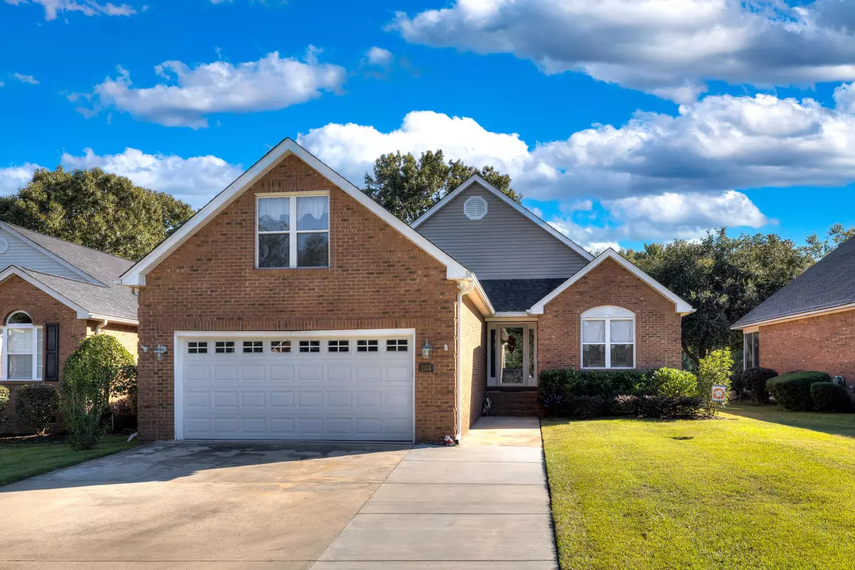 Manning, SC 29102,104 Oakview Cir