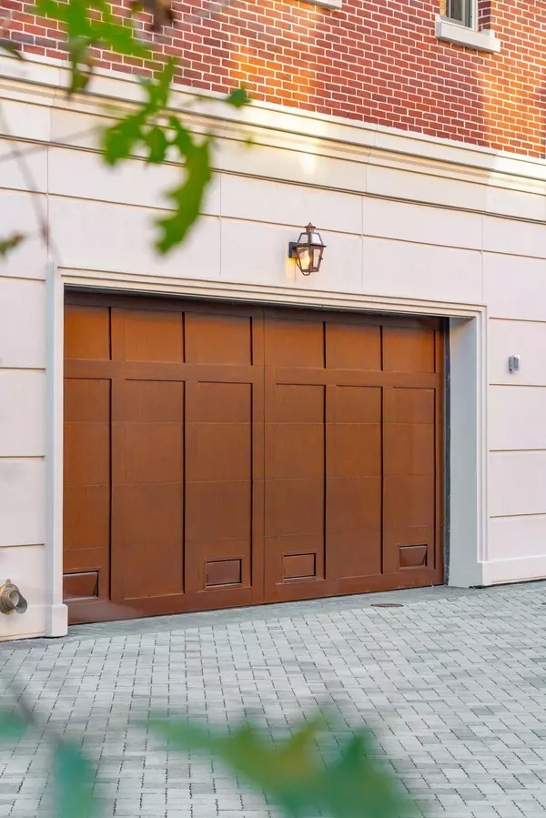 Charleston, SC 29401,342 Broad St