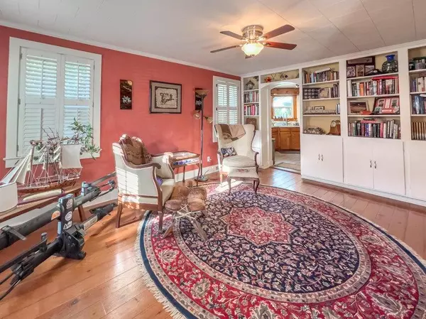 Summerville, SC 29483,704 S Laurel St