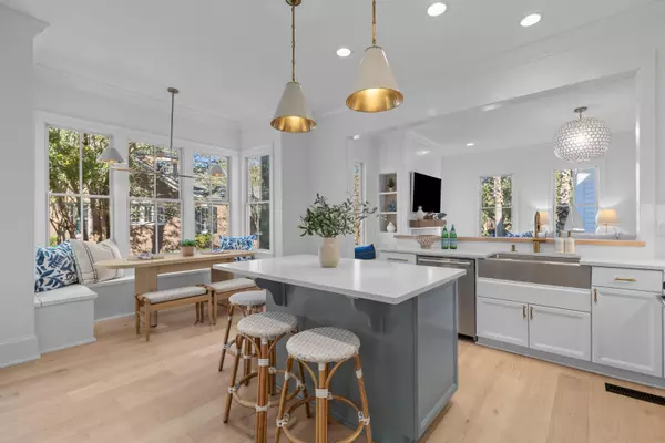 Daniel Island, SC 29492,221 Delahow St